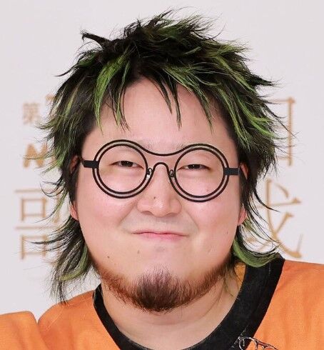 結婚式実施を報告したマルチクリエイターのこっちのけんとさん
