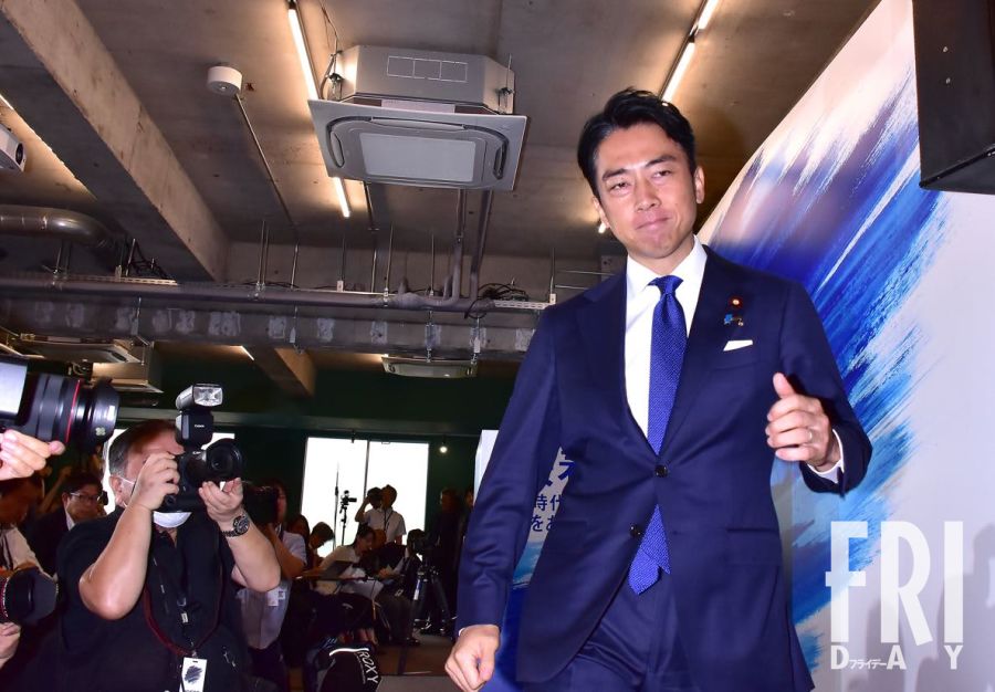 備蓄米放出を巡る政治状況の中で、存在感を放つ小泉進次郎農水相の様子