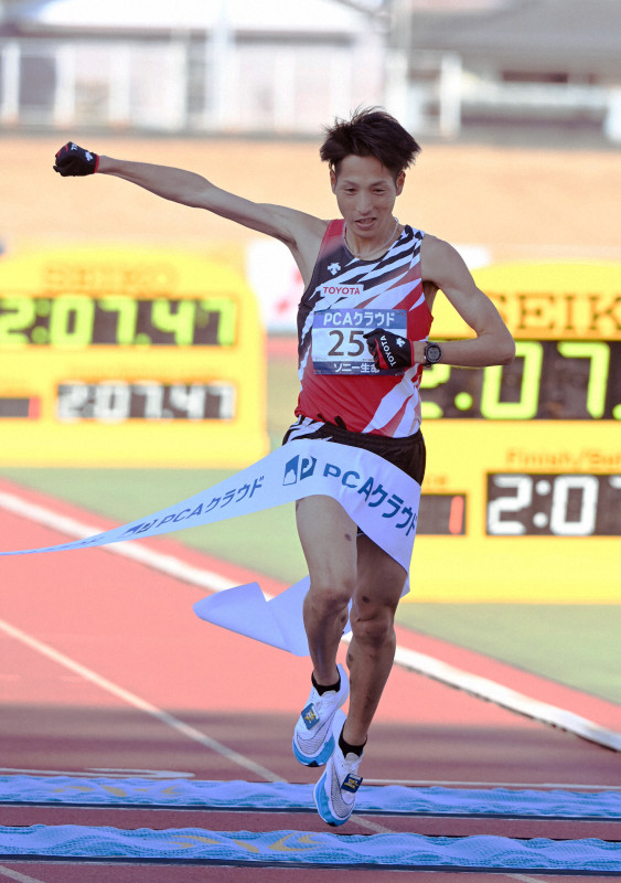 2022年の別府大分毎日マラソンで優勝したトヨタ自動車所属の西山雄介選手