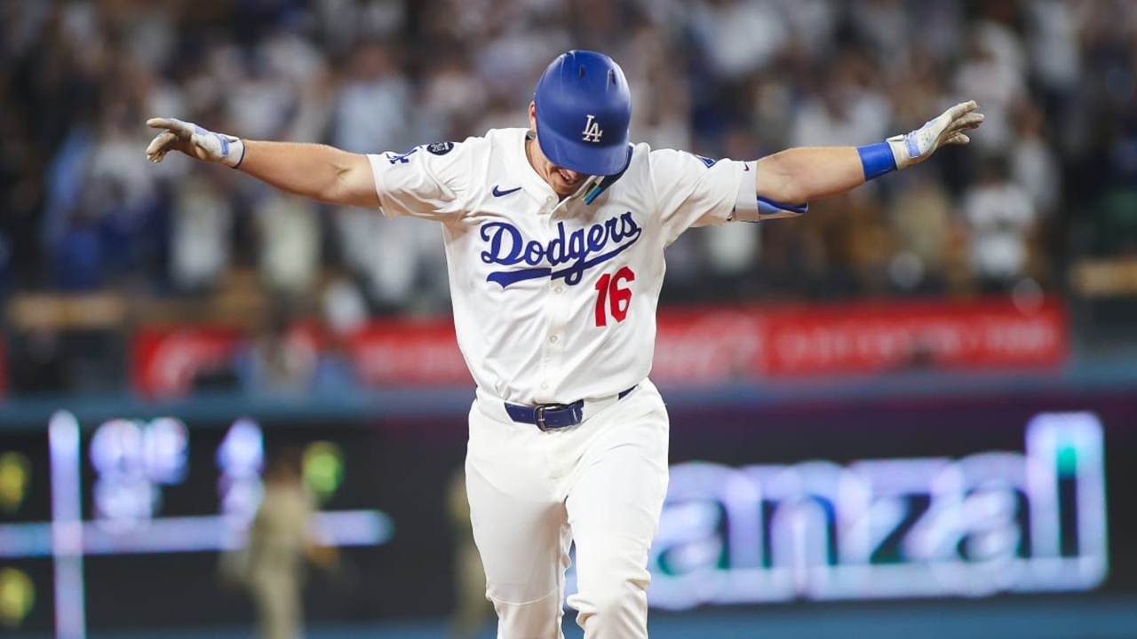 爆買いしたい MLB】 スミスのサヨナラ弾でドジャース勝利 パドレス4連戦に3 応援グッズ