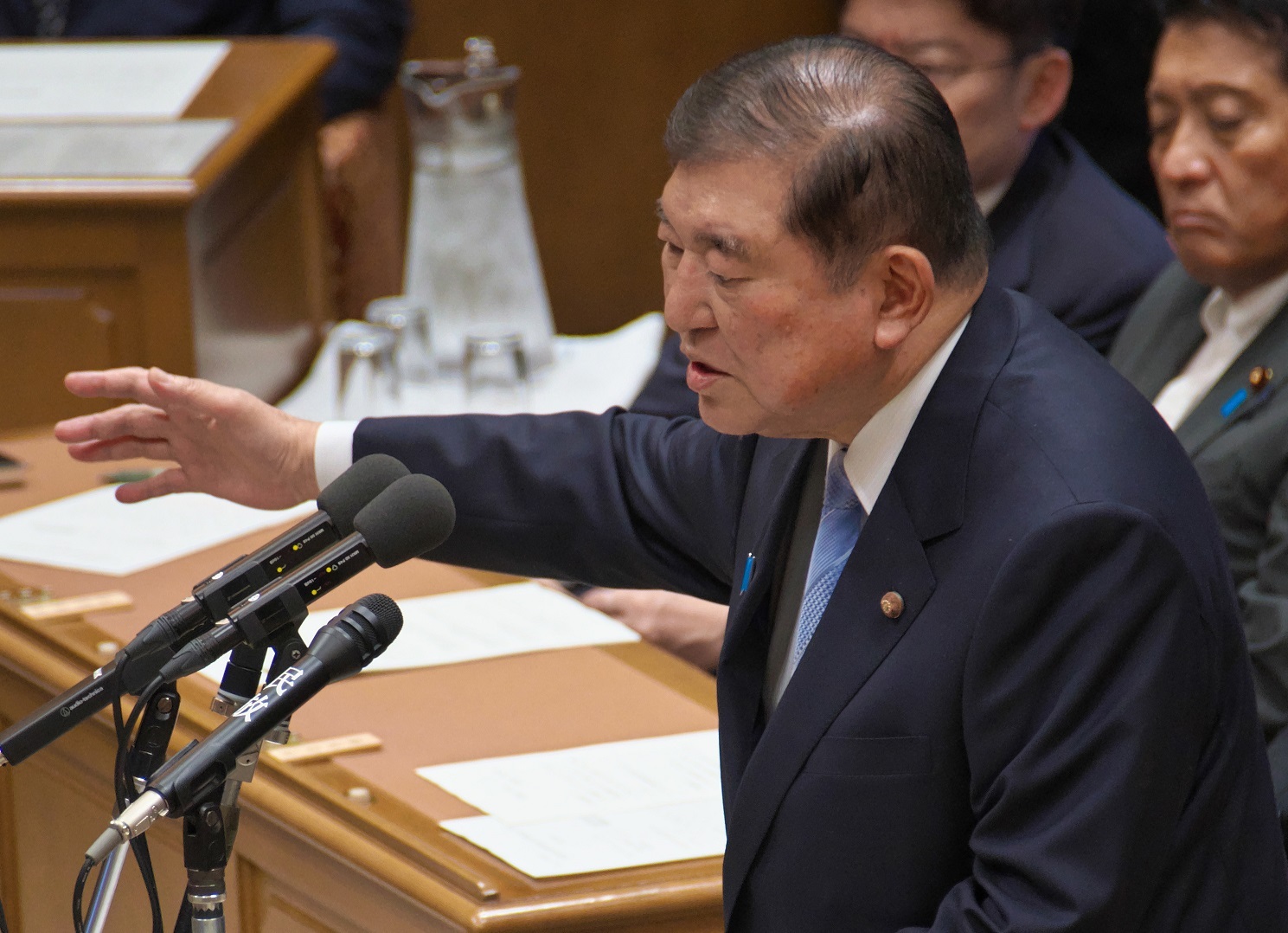 党首討論での発言後に現金給付公約を発表した石破首相