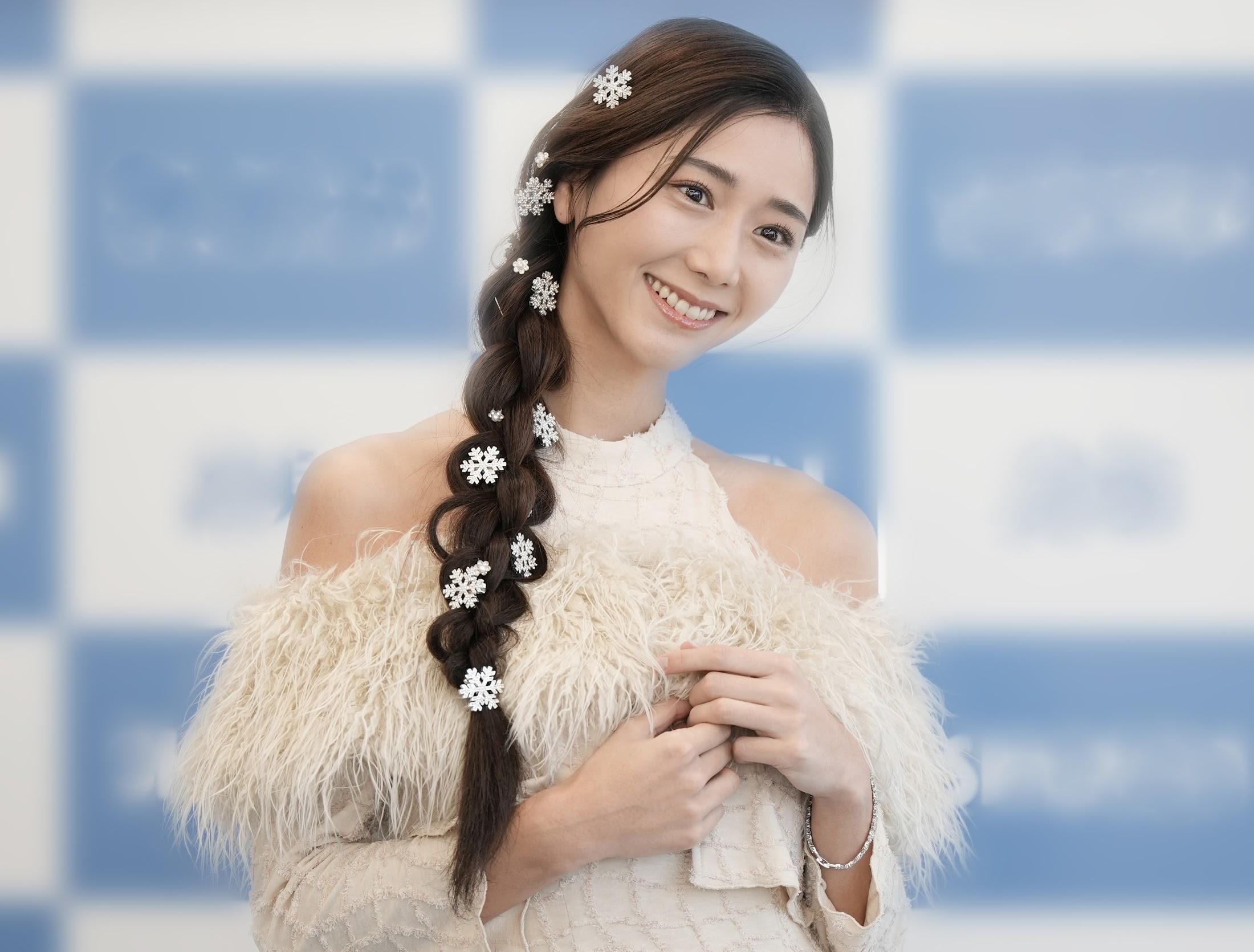 斎藤恭代＞“奇跡の9頭身美女”が「BLT MONSTER」登場 きらびやか