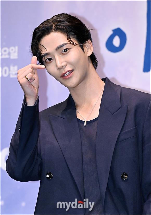 SF9ロウン、新たな短髪で軍入隊直前の魅力輝く