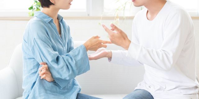 論文代筆を巡る夫婦訴訟に関わる男性の肖像