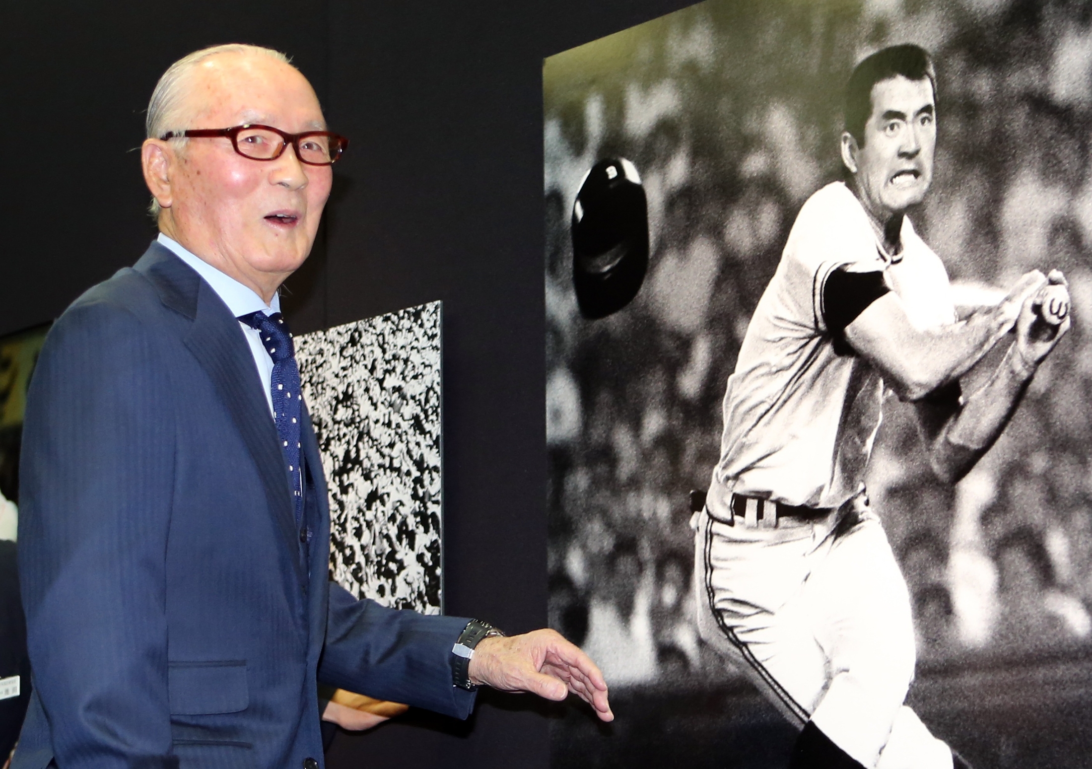 メ*3様 ⚾️ 長嶋茂雄氏　引退試合モノクロパネル 長嶋茂雄さんは肩書不要の国民的スター、新時代のメディアの上