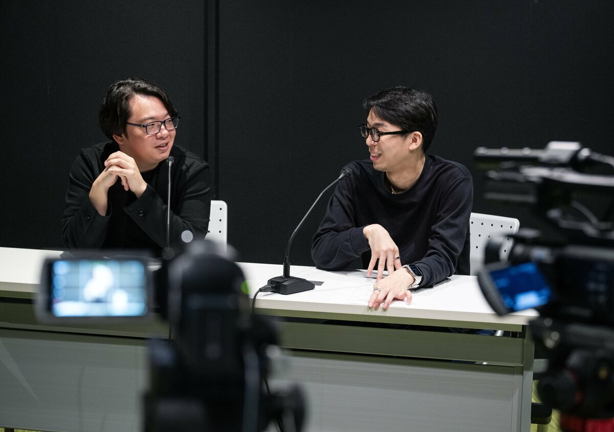 特別養子縁組の当事者である中村力さんと仲間たちがルーツ探しなどについて語るYouTubeチャンネル「Origin44チャンネル」の収録風景