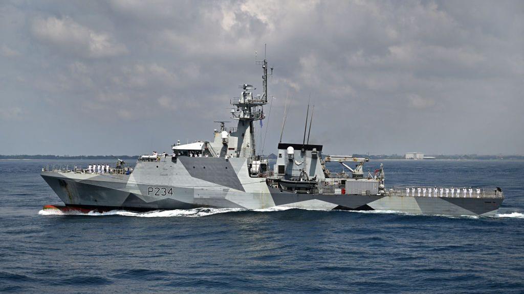台湾海峡を通過したイギリス海軍哨戒艦HMSスペイ