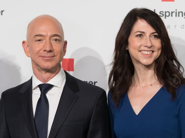 ジェフ・ベゾス氏のヴェネツィア挙式、遅延の理由は巨額の婚前契約か