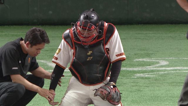巨人/岸田行倫選手 投込み直筆サインボール - メルカリ
