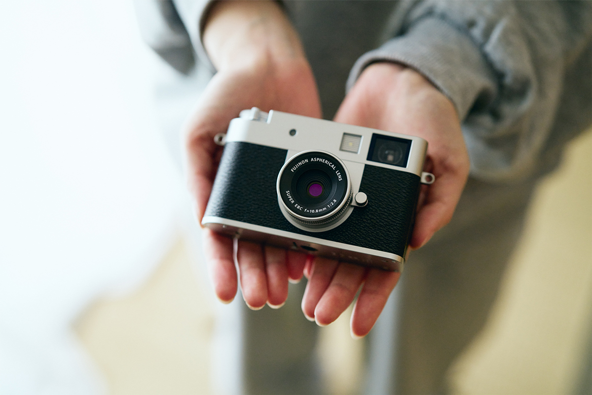 アナログとデジタルの“ちょうどいい間”を楽しめるFUJIFILM「X