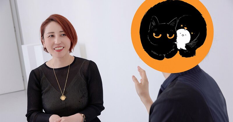 美術評論家の沓名美和氏（左）とイラストレーターのRella氏（右）。高額な美大の学費に見合う価値について語る。