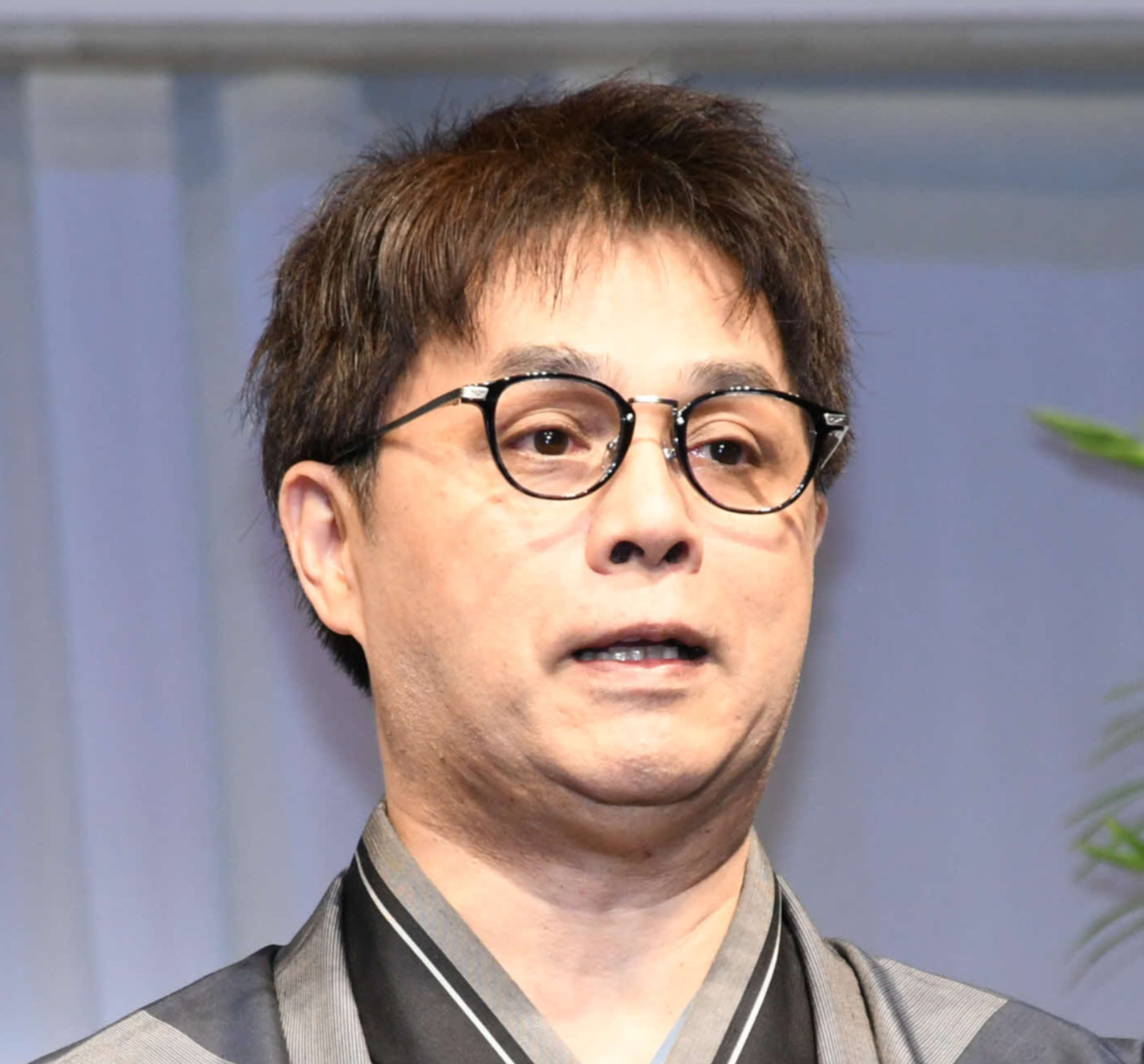 落語家の立川志らくさん。体調不良、腰痛、歩行困難を明かす。