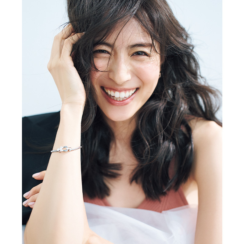 VERY掲載。笹川友里さん愛用のvenit 笹川友里さん】夏も“甘めオシャレ”で好感度大！私服コーデと愛用