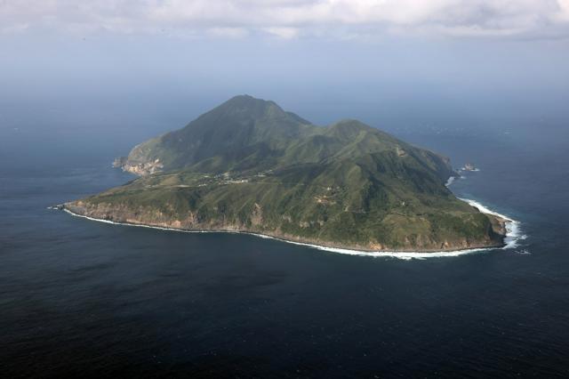 鹿児島県十島村にある悪石島を空撮した写真