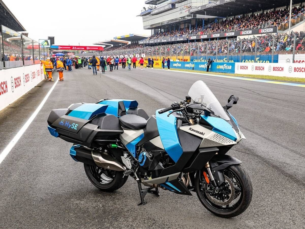 カワサキ水素エンジン「HySE」バイクが2度目の走行シーンを披露