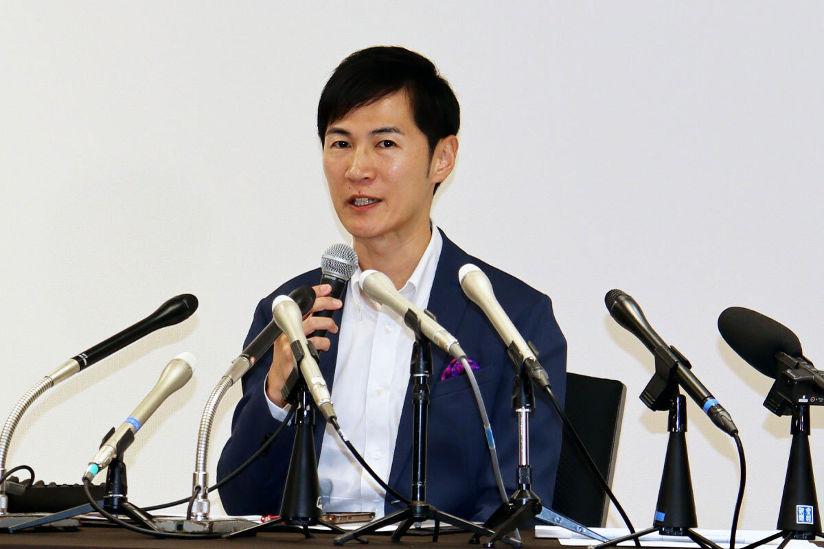 石丸伸二代表が東京都議選候補者擁立に関する記者会見を行う様子