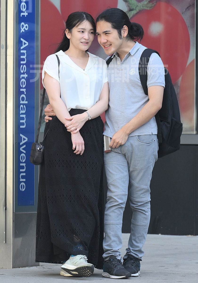 ニューヨークで買い物デート中の小室圭さんと眞子さん夫妻