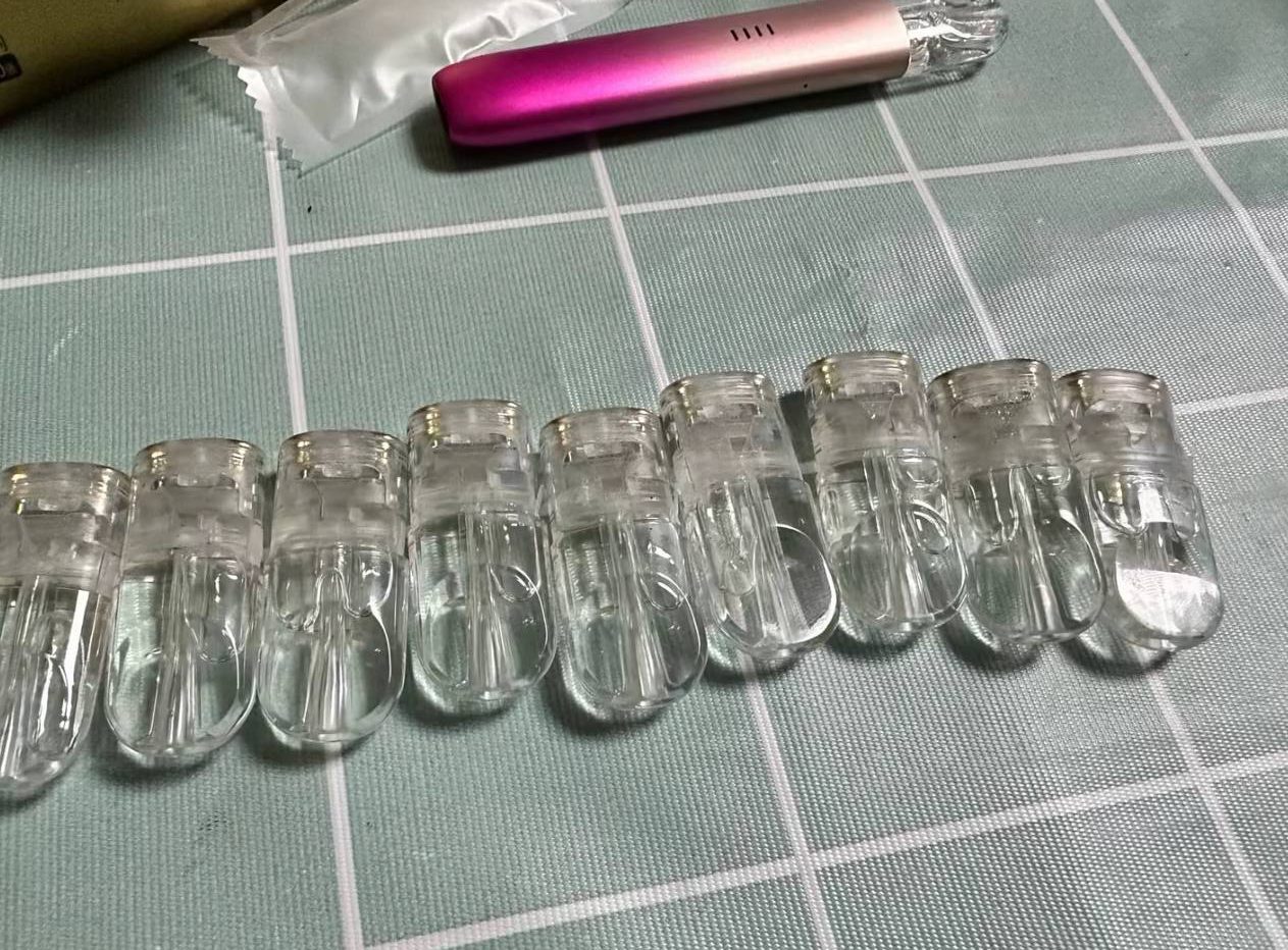 香港や台湾のSNSで報じられたエトミデート（ゾンビVAPE）使用者の路上での異常行動事例
