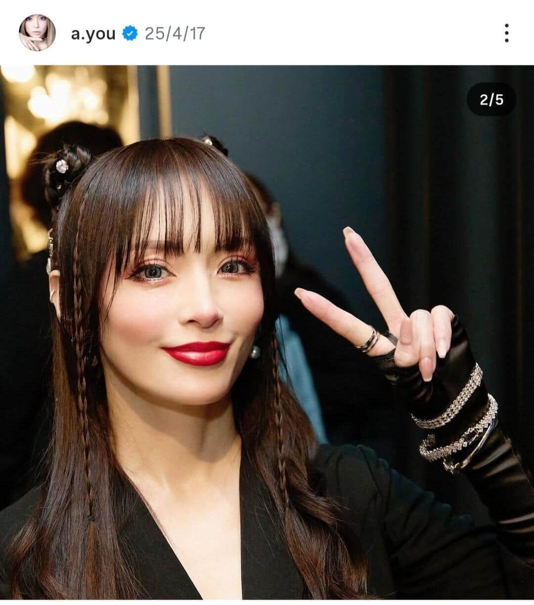 浜崎あゆみさんのインスタグラムに投稿された、食べかけの2個のケーキの写真。