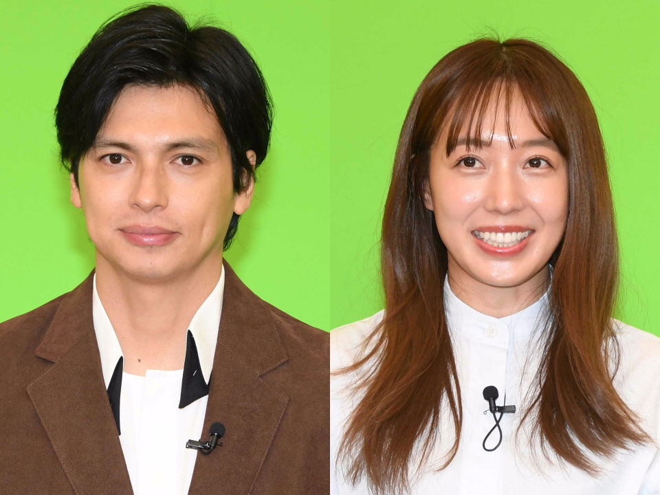 フジテレビの番組で家計簿を公開した川崎希（右）と夫アレクサンダー（左）。