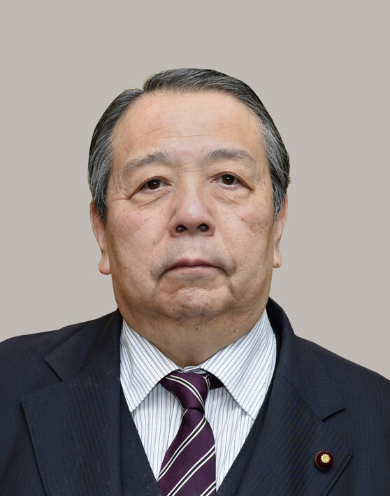 ふるさと納税の返礼品ルール見直しについて記者会見を行う村上誠一郎総務相