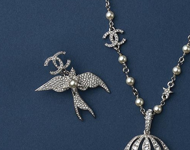 【羽ばたく鳥が美しい♪】CHANEL ピアス エレガント 鳥モチーフ 羽ばたく鳥が美しい♪】CHANEL ピアス エレガント 鳥モチーフ