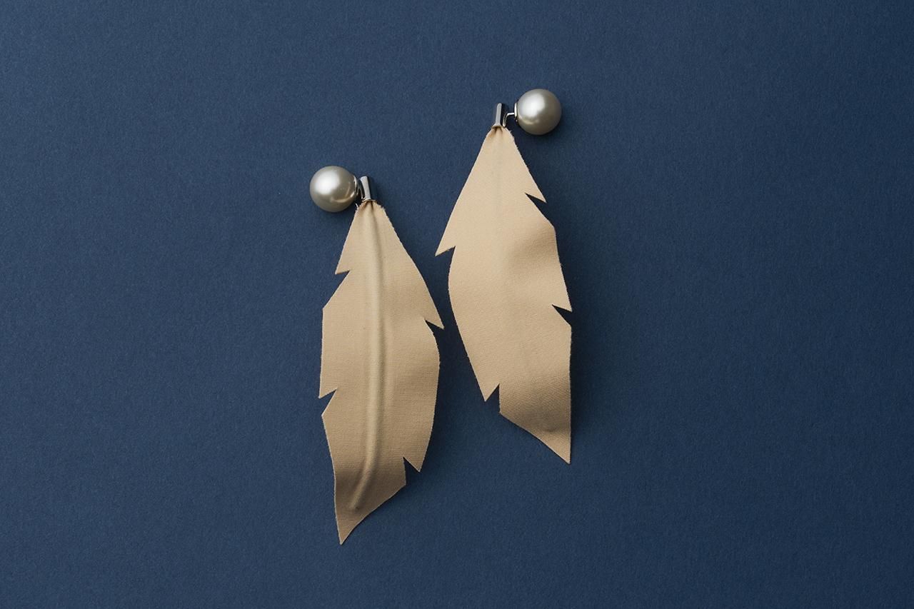 【羽ばたく鳥が美しい♪】CHANEL ピアス エレガント 鳥モチーフ 羽ばたく鳥が美しい♪】CHANEL ピアス エレガント 鳥モチーフ
