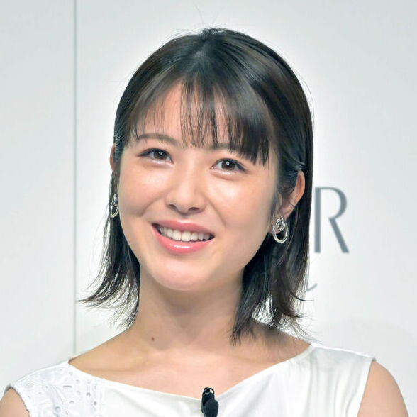映画「君がトクベツ」に本人役でサプライズ出演した女優・浜辺美波