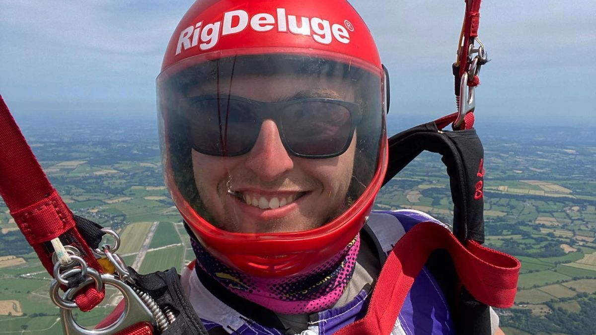 英国人ベースジャンパー、ウイングスーツ英国王者のリアム・バーン氏の写真