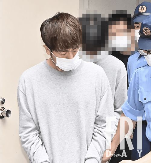 オンラインカジノ常習賭博で逮捕され、送検されるフジテレビの鈴木善貴容疑者