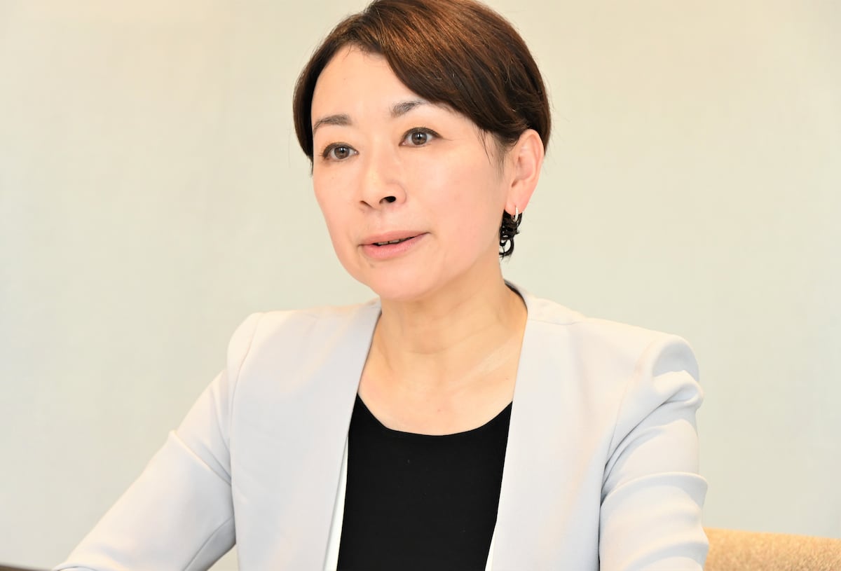 国民民主党の公認取り消しについてインタビューに応じる山尾志桜里元衆院議員