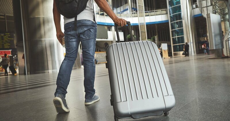 円安でも夏休みを楽しめる海外旅行先を探す。旅情を誘う都市の風景イメージ