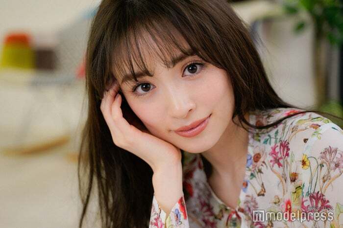 谷口彰悟選手との結婚を報告した泉里香さんの最新ポートレート