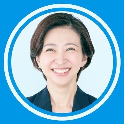 東京都議選千代田区当選の佐藤沙織里氏 路上で当選証書授与 減税党党首