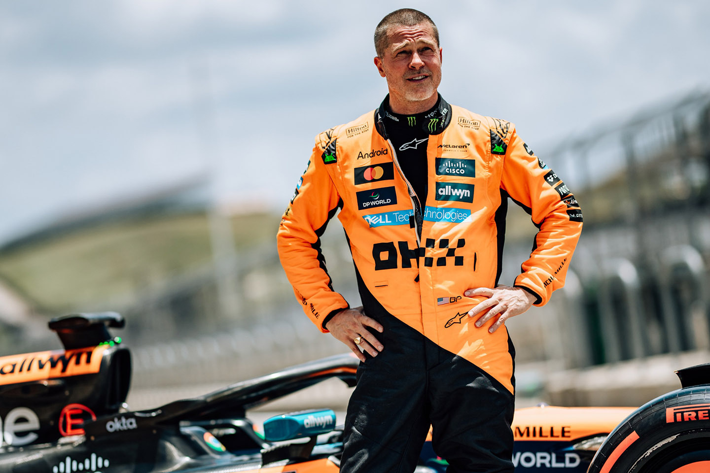ブラッドピット　F１　映画　ソニー・ヘイズ　パーカー　Lサイズ　レプリカ ブラッドピット F1 映画 ソニー・ヘイズ パーカー Lサイズ