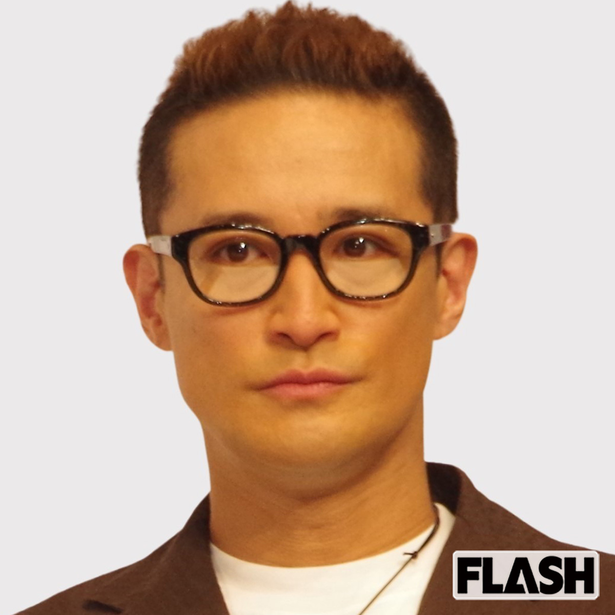 TOKIOメンバーの松岡昌宏氏、トレードマークのヘアスタイルとタオル姿