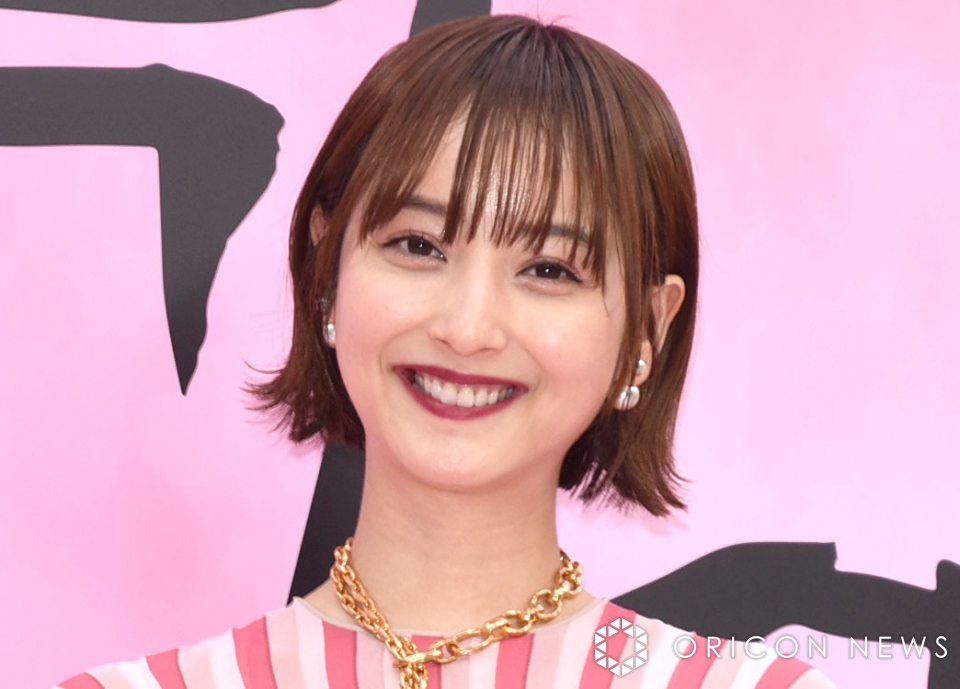 佐々木希がテレビ番組で夫・渡部建の不倫騒動について語る様子