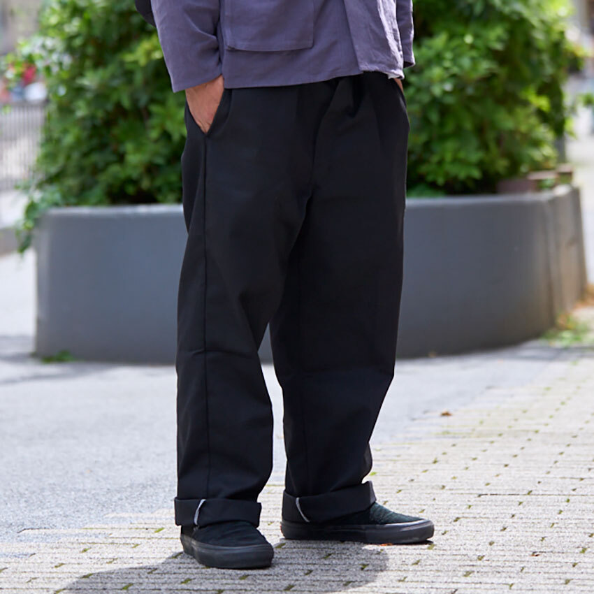 ダーク”な「ディッキーズ」が調子いい！使い勝手抜群のパンツを
