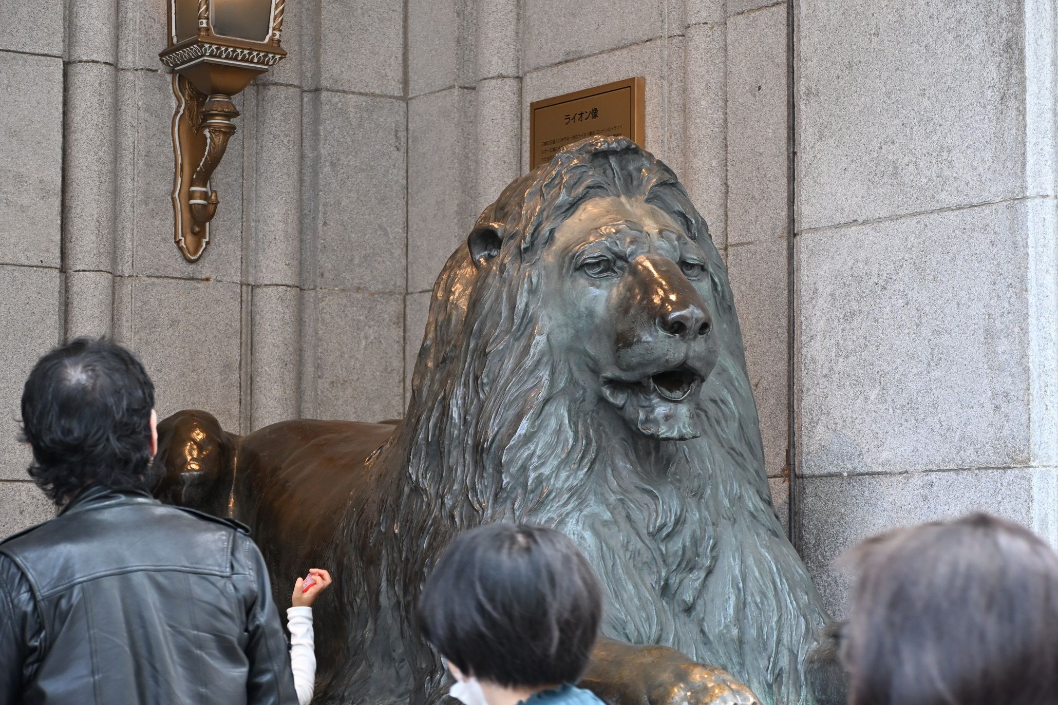 やなせたかし氏が人生で2番目に出会ったとされる日本橋三越本店のライオン像