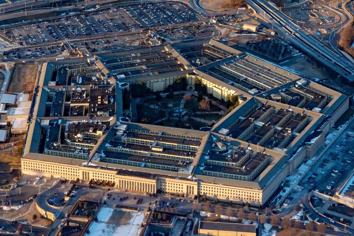 米バージニア州アーリントンにある米国防総省本部庁舎の遠景写真。