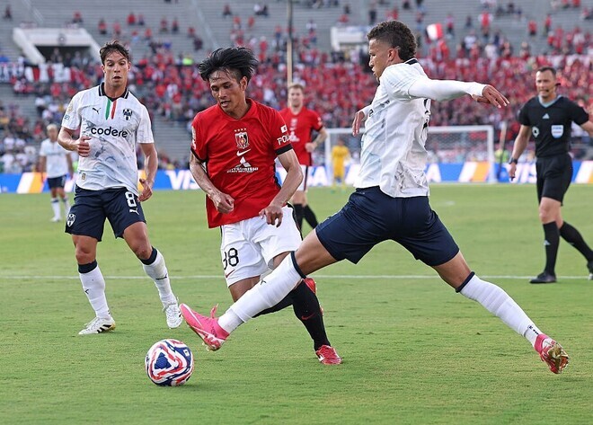 号外「浦和　アジア王者」 浦和のACL優勝に同じアジアの中国記者陣が反応 「神」と称えた