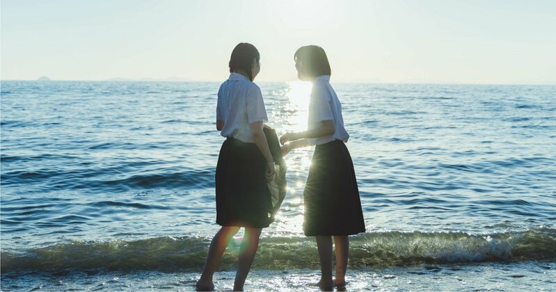 就職活動で学歴について考える学生のイメージ
