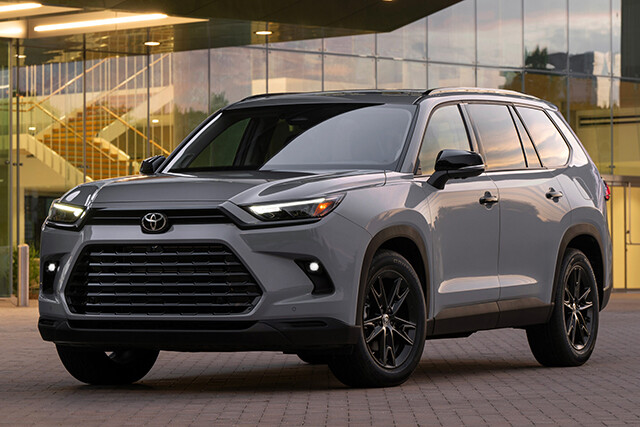 米国で生産されるトヨタの大型SUV「グランドハイランダー」。日本への逆輸入が注目される車種の一例。