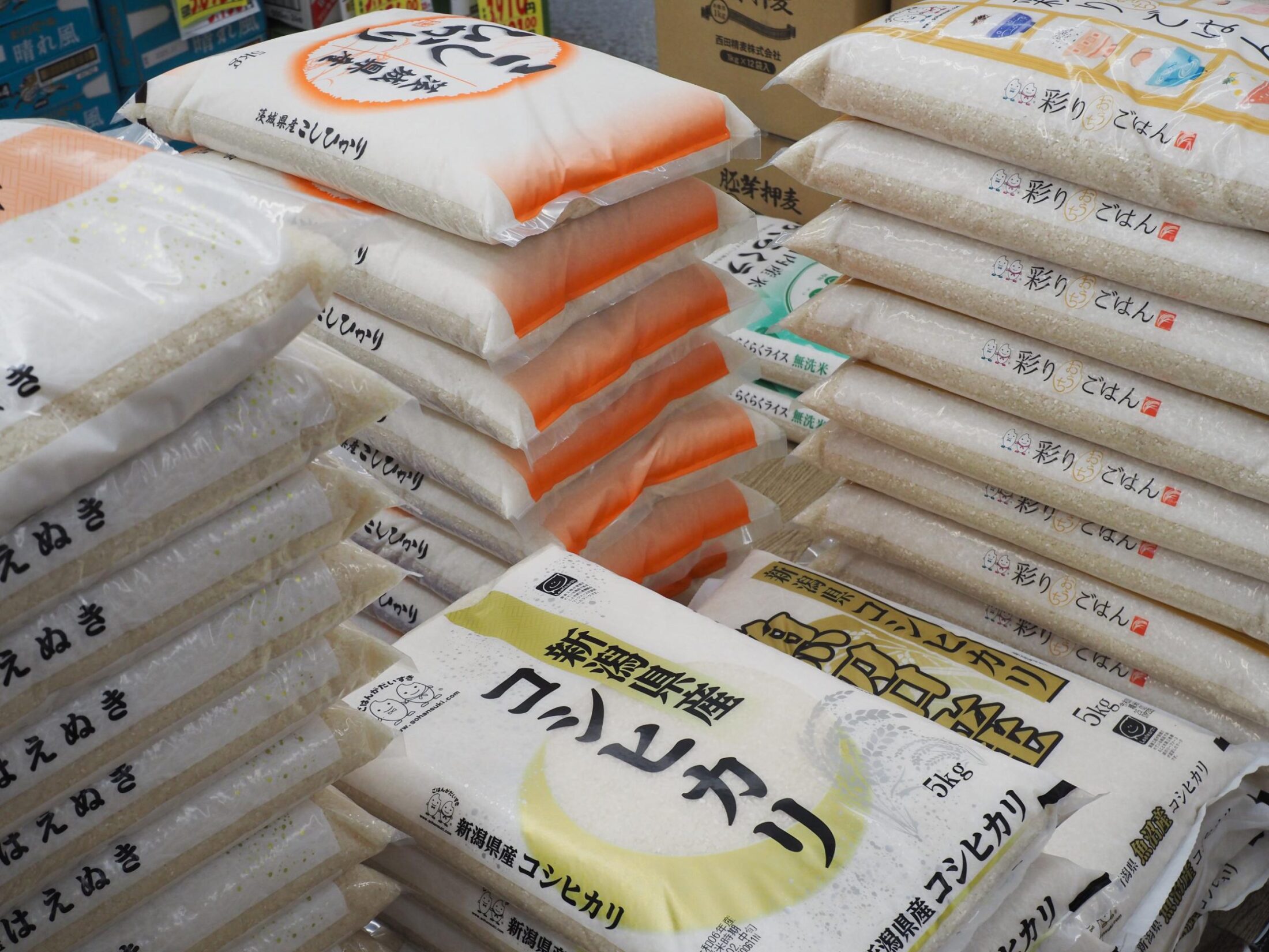 日本の米価高騰の背景にある流通構造を示すイメージ画像
