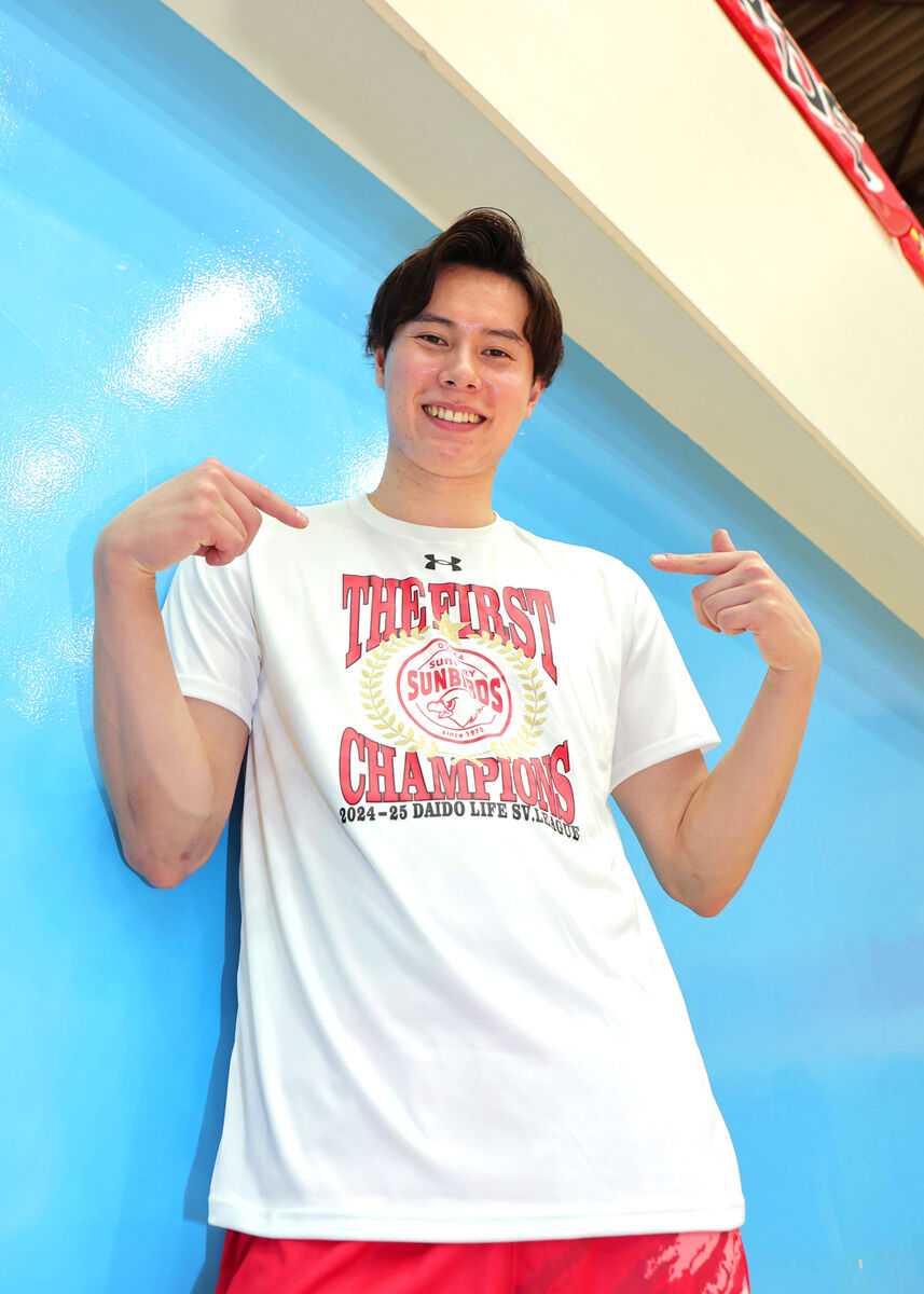 高橋藍「夢のスポーツに」 サントリー入団会見 バレーボール