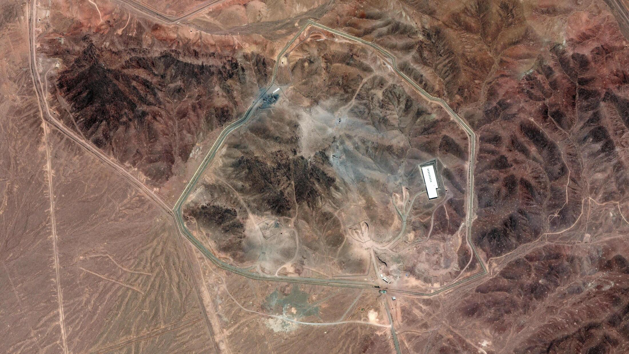 イラン、フォルド核施設の地下施設入口付近を示す衛星画像