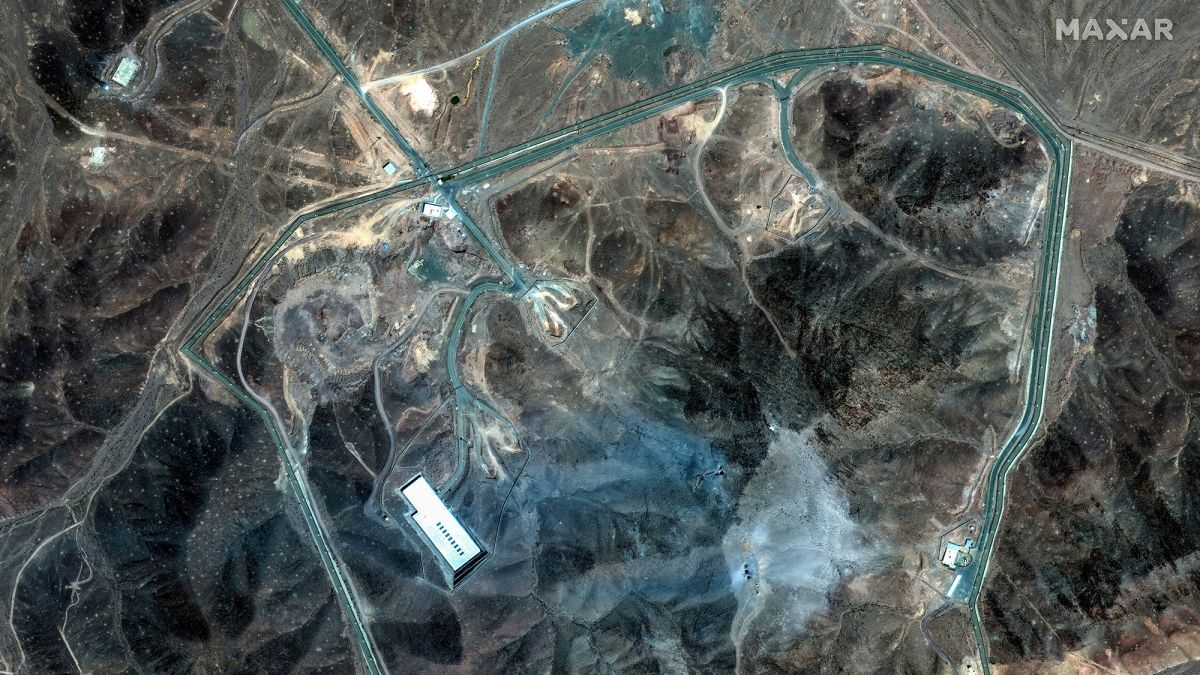 イランの地下核施設「フォルドゥ」に対する米軍攻撃後の衛星画像