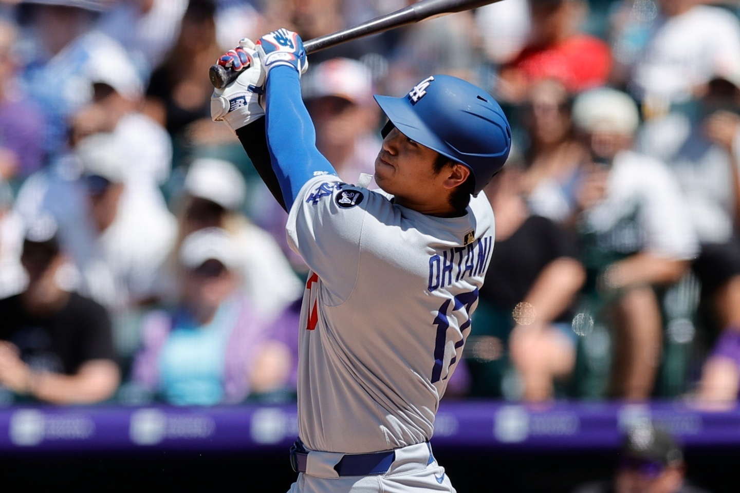 大谷翔平の28号弾をダイレクトキャッチしたド軍同僚が粋な行動