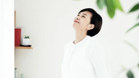 矢作直樹氏が語る人生の終末、薬との付き合い方を考える人々のイメージ