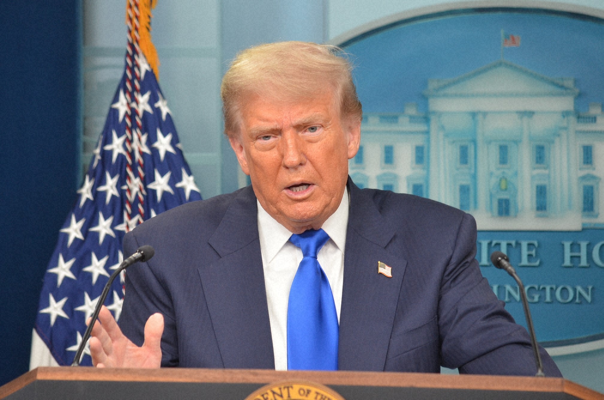 イランへの警告について記者会見するトランプ米大統領